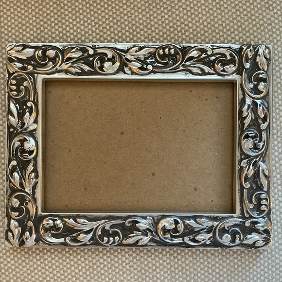Vintage 4 x 6 Silver-Tone “3-Dimensional” Picture Frame - Picture 9 of 9